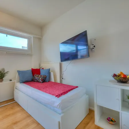 Cosy Few Min From - Happy Апартаменты Лугано