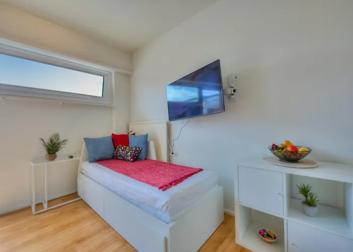 Cosy Few Min From - Happy